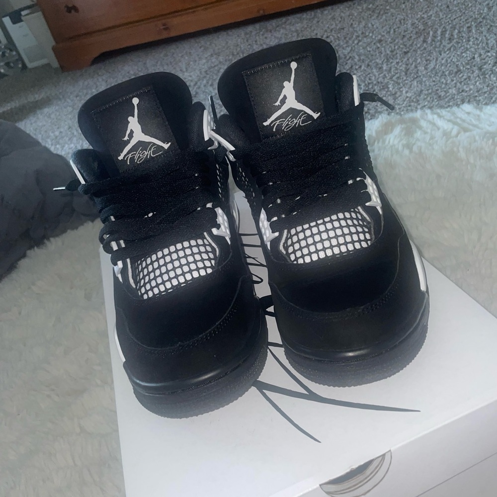 Air Jordan retro 4 white thunders